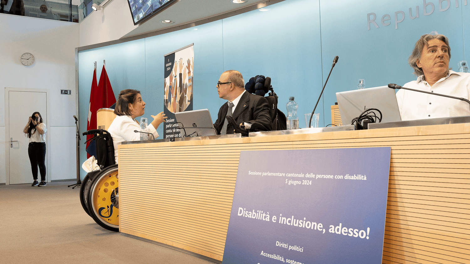 Photo de Devènes (Chancellerie fédérale) : conférence de presse.
